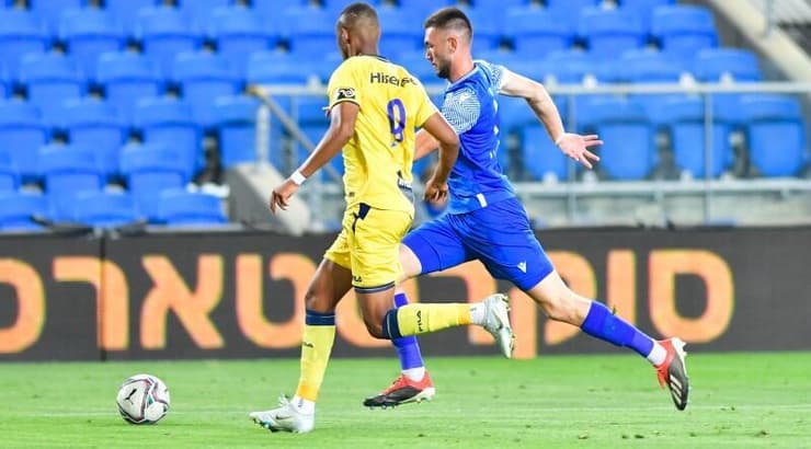 קרלוס אלברטו ריברה עם הכדור