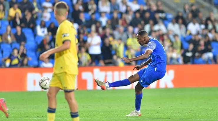 שמעון דניאל בועט