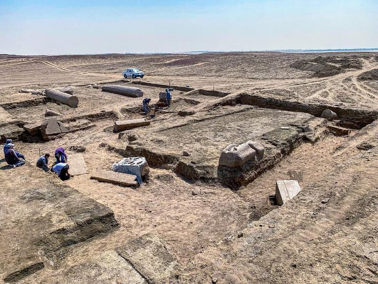 ארכיאולוגים עובדים באתר תל אל-פראמא שבחצי האי סיני, בו אותרו שרידי מקדש זאוס-קסיוס