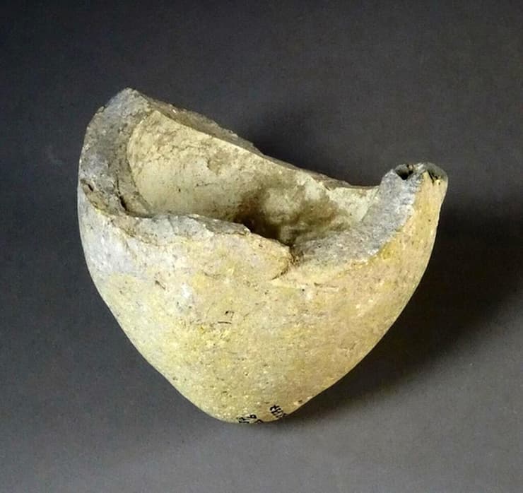 שבר של הכלי הכדורי-חרוטי שזוהה כמכיל חומר נפץ ואותר בירושלים