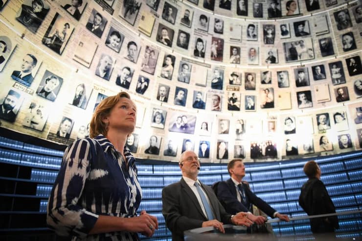 קתרינה פון שנורביין, המתאמת האירופית למאבק באנטישמיות, במהלך הביקור