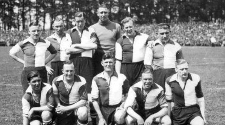 פיינורד לפני משחק האליפות מול הראקלס ב-1938