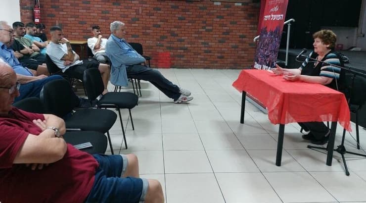 אנשי הפועל חיפה במפגש עם אהובה גולד (באדיבות המועדון) אנשי הפועל חיפה במפגש עם אהובה גולד