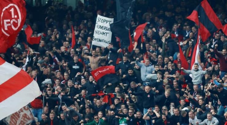 שיעור בהיסטוריה. אוהדי נירנברג (רויטרס) שיעור בהיסטוריה. אוהדי נירנברג