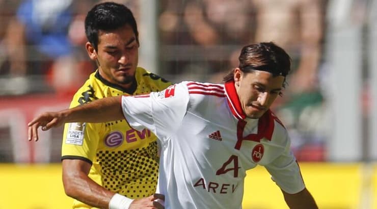 שומר על קשר. אלמוג כהן במדי נירנברג (רויטרס) שומר על קשר. אלמוג כהן במדי נירנברג