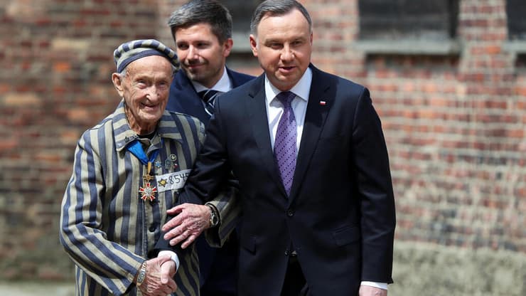 ניצול השואה  אדוארד מוסברג עם נשיא פולין אנדז'יי דודא 
