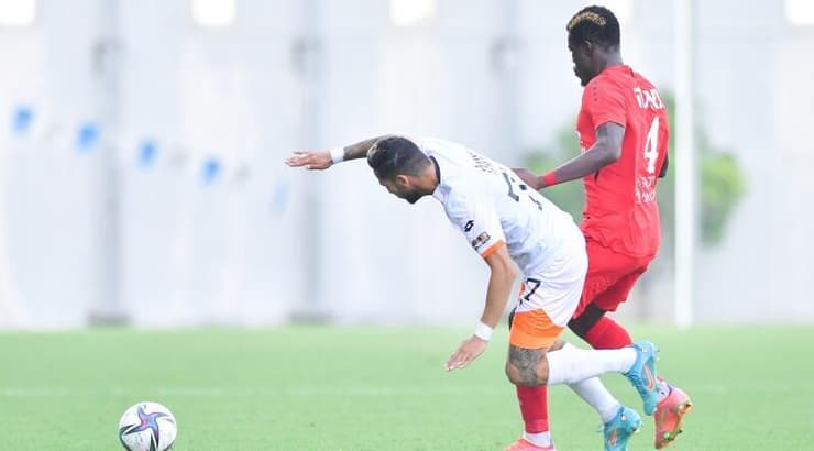 אלמוג בוזגלו ומאלה במאבק