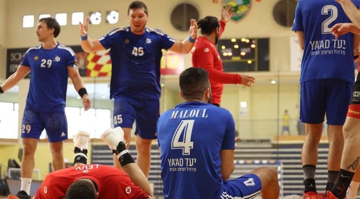 המפגש בין מכבי ראשון לציון להפועל אשדוד (קרדיט: משה דהן הפועל אשדוד) המפגש בין מכבי ראשון לציון להפועל אשדוד