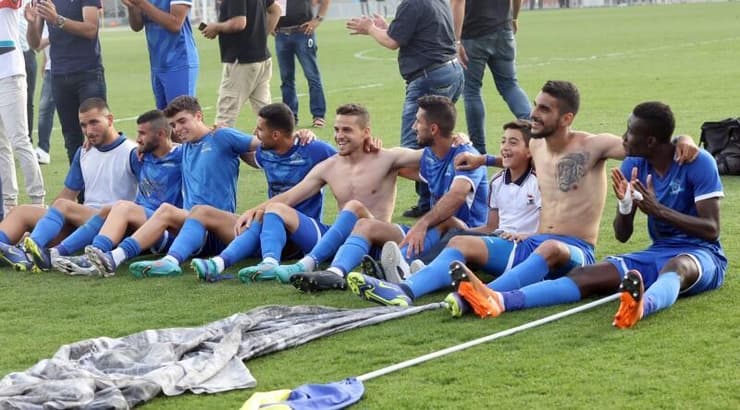 שחקני בני ריינה חוגגים