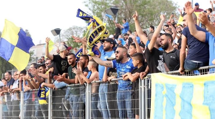 אוהדי בני ריינה חוגגים