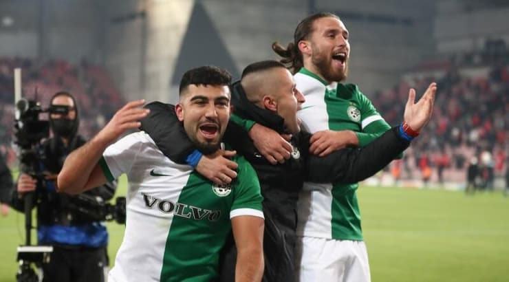 שחקני מכבי חיפה חוגגים בטרנר (רדאד ג'בארה) שחקני מכבי חיפה חוגגים בטרנר