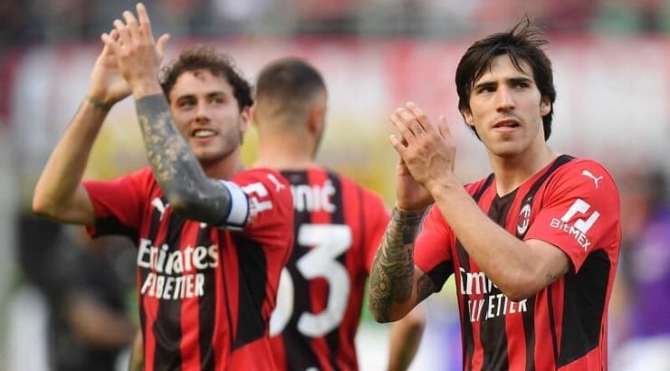 שחקני מילאן חוגגים (רויטרס) שחקני מילאן חוגגים