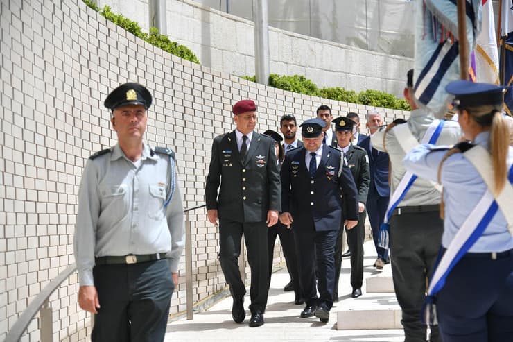 טקס הנחת דגל הלאום על קברי חללי צה"ל הר הרצל ירושלים