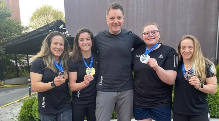 עם השלל. נבחרת הג'ודו בסיום אליפות אירופה (פרטי) עם השלל. נבחרת הג'ודו בסיום אליפות אירופה