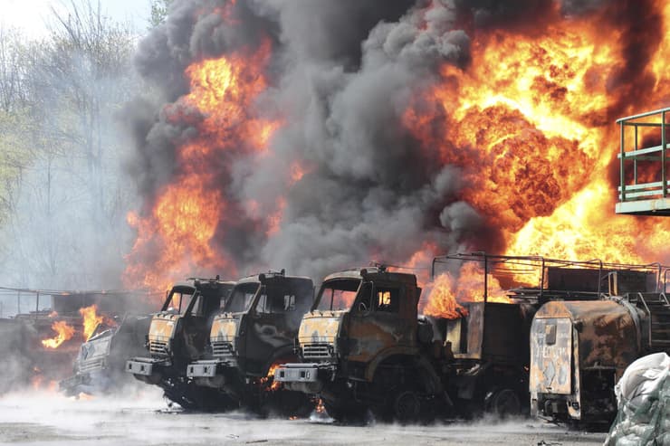 אוקראינה אש במתקן נפט באזור בשליטת ה מורדים ב דונייצק
