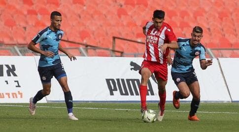 טום אחי מרדכי עם הכדור