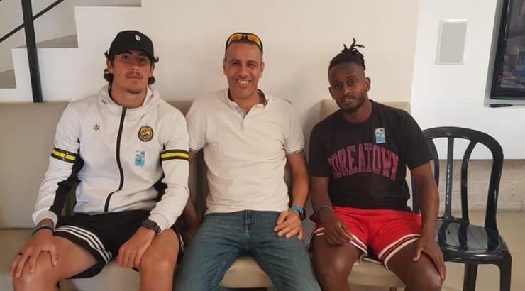 אביב אברהם ועמרי גאנדלמן בביקור (באדיבות המועדון) אביב אברהם ועמרי גאנדלמן בביקור