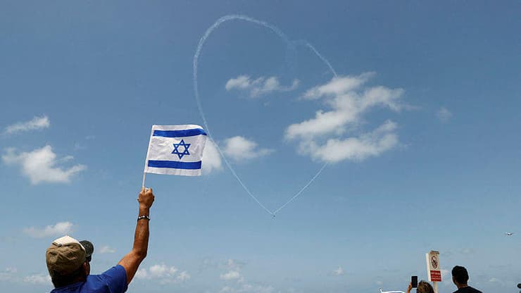 יום עצמאות העצמאות 74 מדינה מדינת ישראל דגל מגן דוד מטס מטוסים מטוס חיל האוויר 