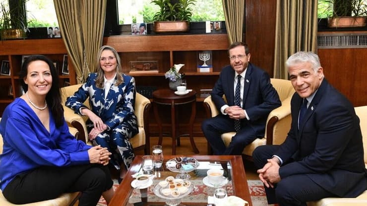 יצחק ומיכל הרצוג, יאיר וליהיא לפיד