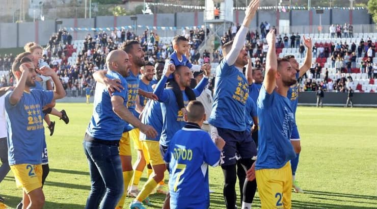 שחקני ריינה חוגגים עלייה לליגת העל (לילך וויס-רוזנברג) שחקני ריינה חוגגים עלייה לליגת העל