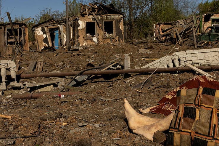 אוקראינה אזור מגורים שנפגע בהפצצה רוסית במחוז דונייצק
