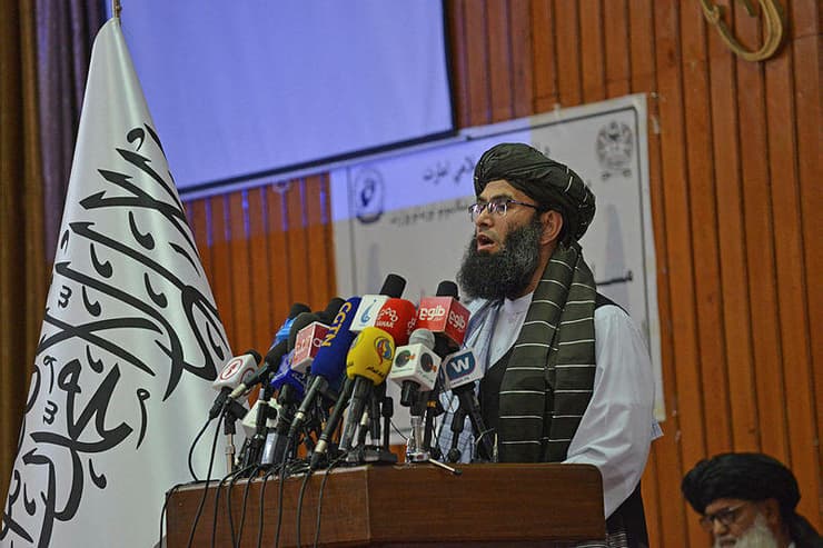 אפגניסטן שר המוסר והצניעות של ממשלת טליבאן חובה על נשים לכסות פנים