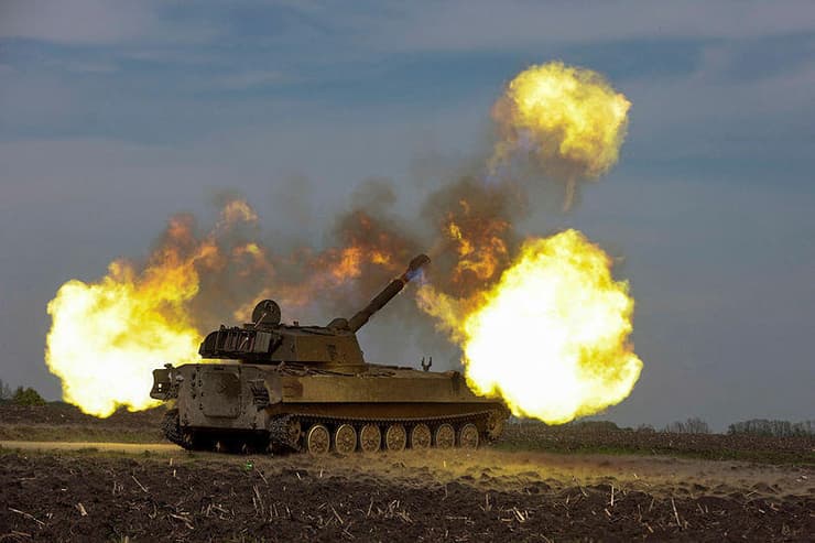 אוקראינה טנק אוקראיני יורה ב אזור חרקוב מלחמה עם רוסיה