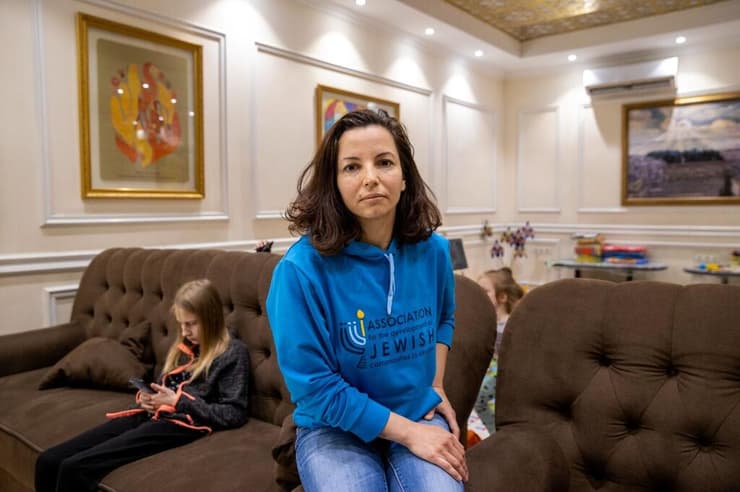 אילונה פיירמן, אחראית על הפליטים במלון "אורות" באומן