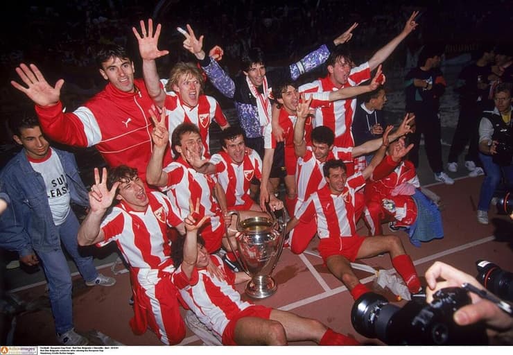 הכוכב האדום בלגרד לאחר הזכייה בגביע אירופה לאלופות בשנת 1991