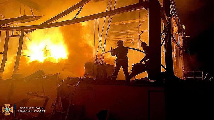 נזקי הפצצה של מרכז קניות קניון ב אודסה אוקראינה מלחמה עם רוסיה