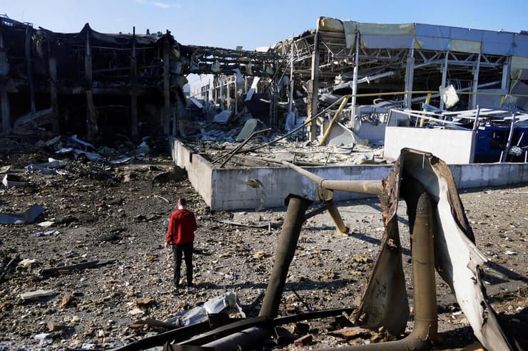 נזקי הפצצה של מרכז קניות קניון ב אודסה אוקראינה מלחמה עם רוסיה