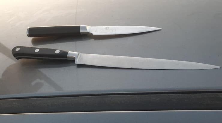 הסכינים שנתפסו אצל האוהדים (דוברות המשטרה) הסכינים שנתפסו אצל האוהדים