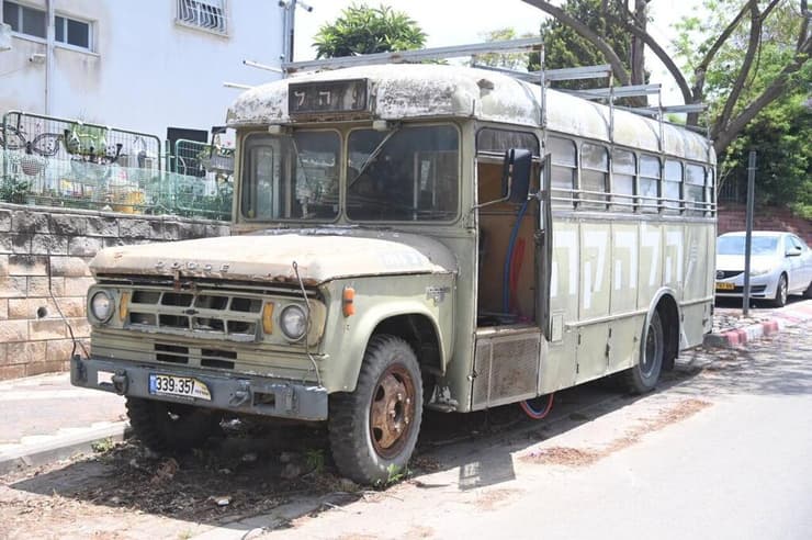 האוטובוס המקורי מהסרט הלהקה