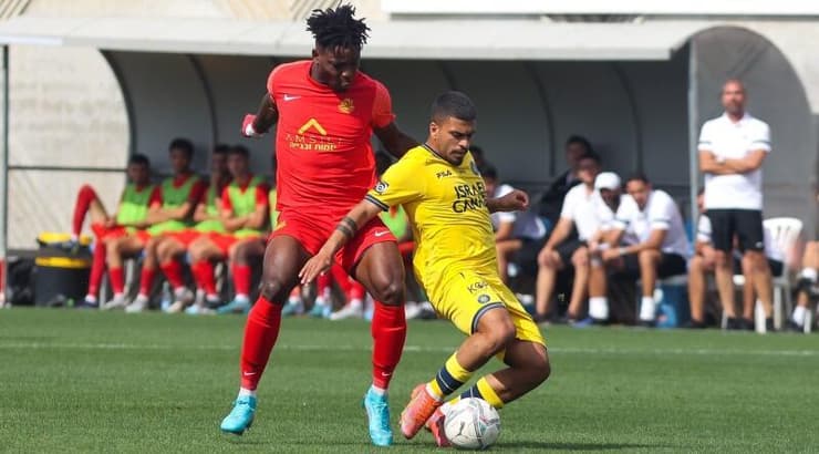 מרטין אטמנגה במאבק (שחר גרוס) מרטין אטמנגה במאבק