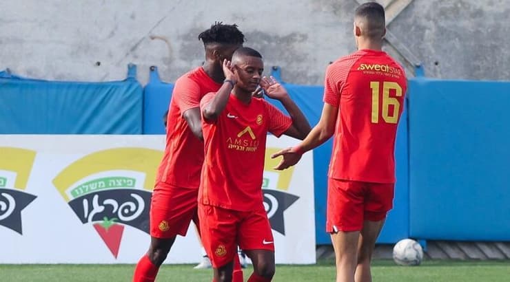 שחקני אשדוד חוגגים (שחר גרוס) שחקני אשדוד חוגגים