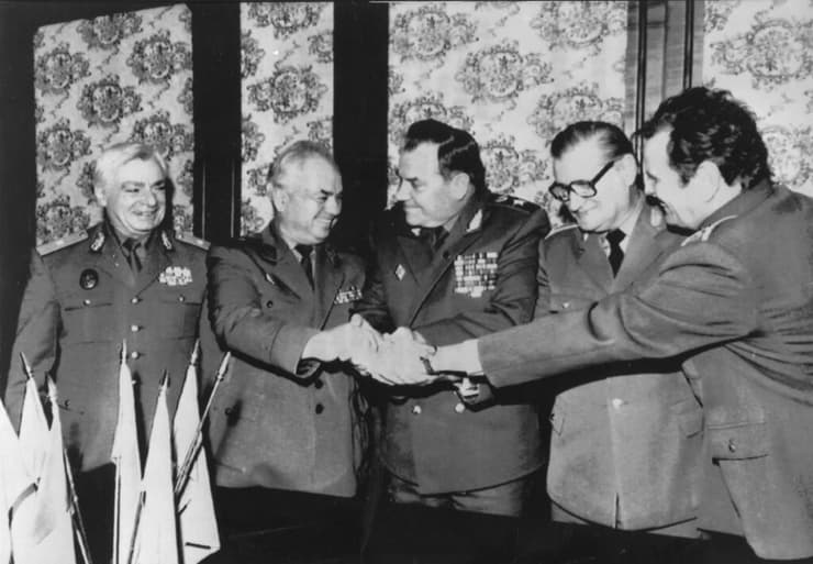 נאט"ו הגנרלים הבכירים של ברית ורשה נפגשים ב מוסקבה ב 1991