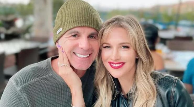 הארקלרווד ואדאמס