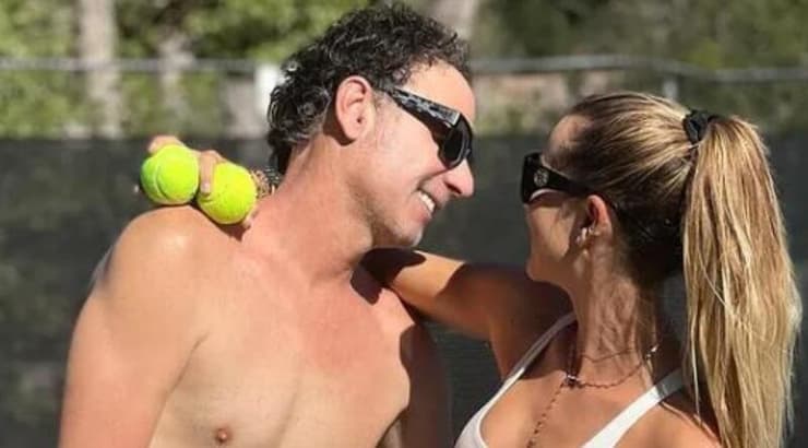 הארקלרווד ואדאמס