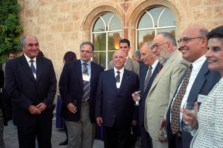 ב-1999: מפגש ותיקי אוסלו בירושלים (סביר השני משמאל)
