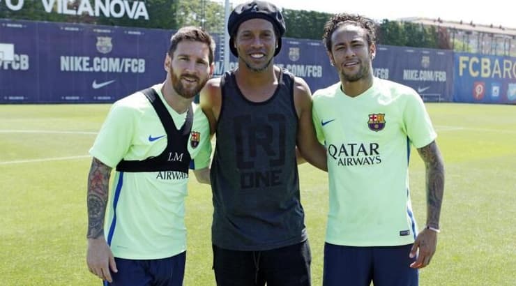 רונאלדיניו עם ניימאר ומסי