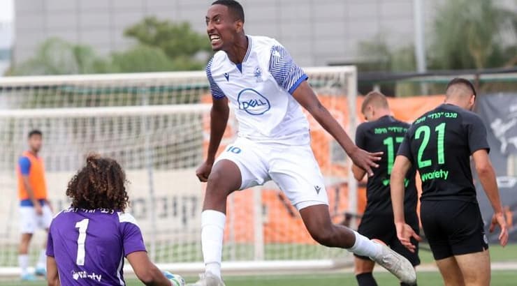 שלו דניאל חוגג (לילך וויס-רוזנברג) שלו דניאל חוגג