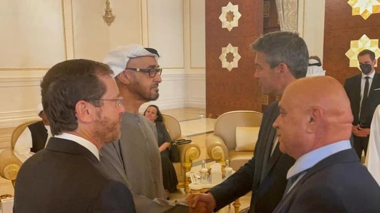 נשיא המדינה הרצוג עם נשיא איחוד האמירויות הנכנס, השייח' מוחמד בן זאיד