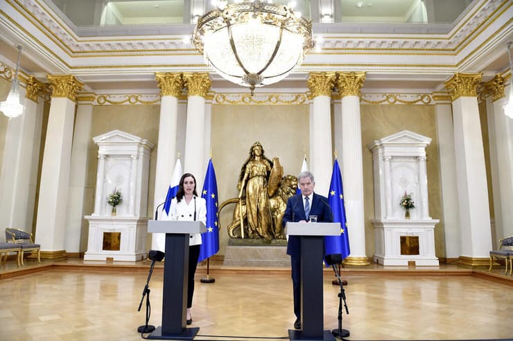 נשיא פינלנד סאולי ניניסטה וראש הממשלה סאנה מרין הודיעו רשמית על הגשת בקשת הצטרפות ל נאט"ו