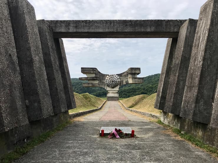 אדריכלות אוונגרדית סובייטית: הספומניק (Spomenik) ביוגוסלביה לשעבר