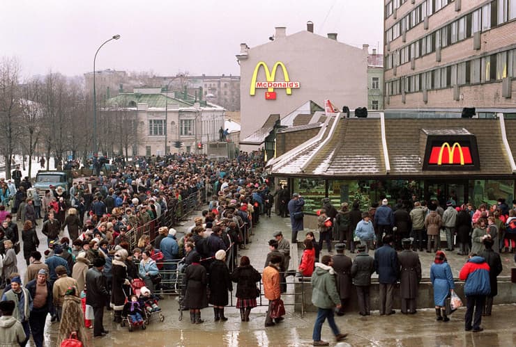 רוסיה מוסקבה פתיחת סניף מקדונלדס מקדונלד'ס הראשון 30 ינואר 1990