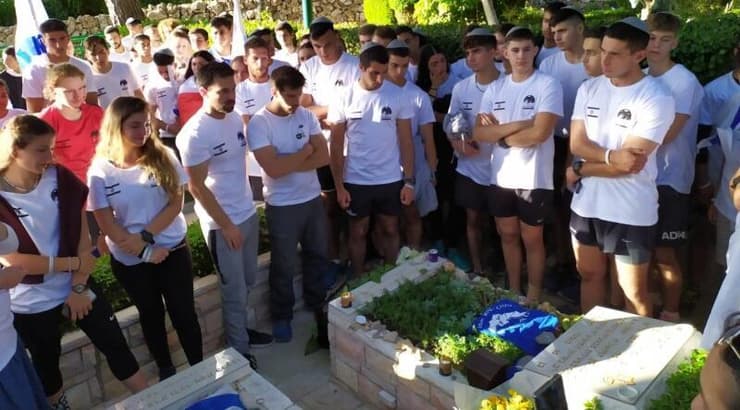 קברו של רונן ז"ל (עמותת לאורו) קברו של רונן ז"ל