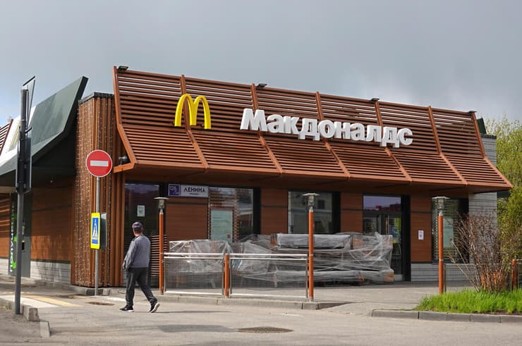 רוסיה סניף סגור של מקדונלדס מקדונלד'ס ליד מוסקבה עוזבת את המדינה