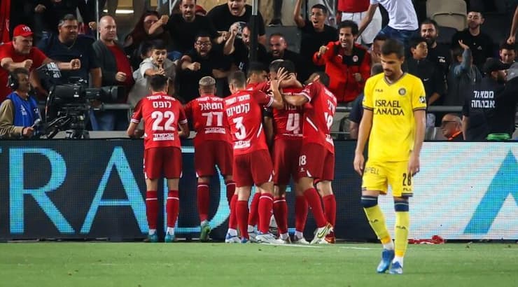 שחקני הפועל באר שבע חוגגים