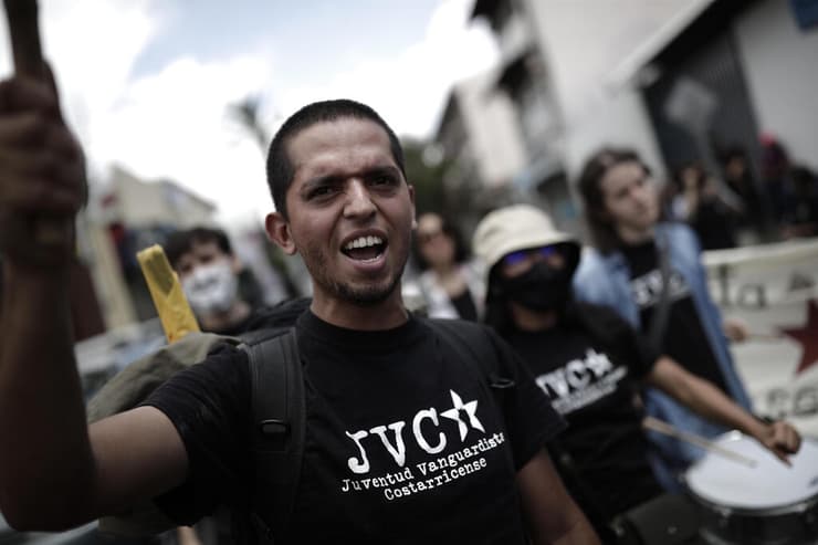 מפגינים נגד נשיא קוסטה ריקה רודריגו צ'אבס