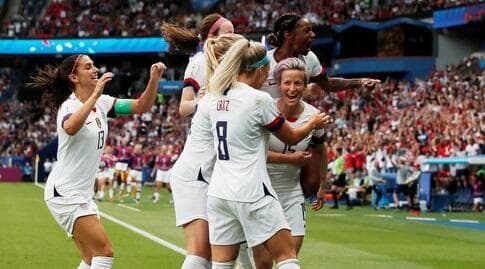 שחקניות ארה"ב חוגגות